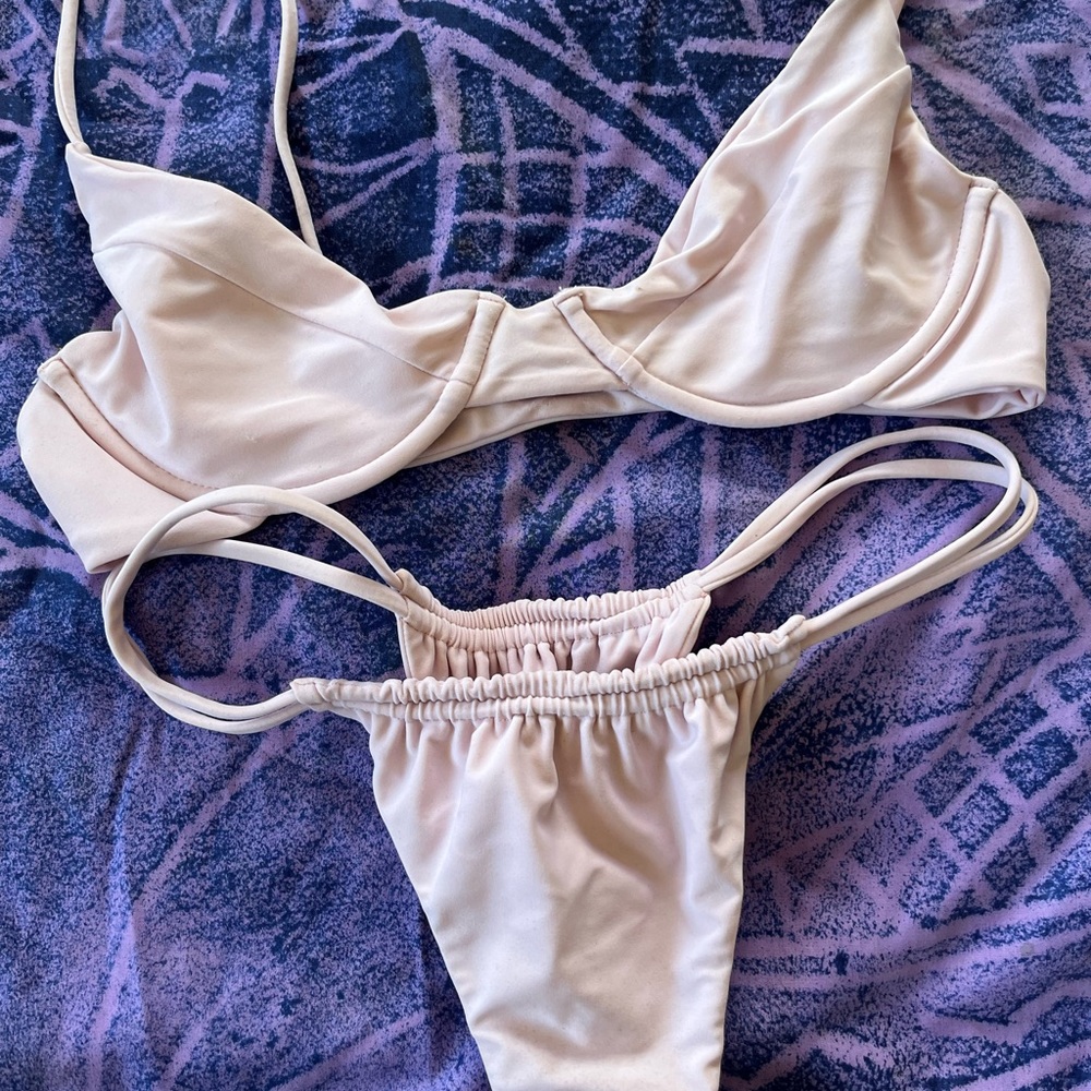 Benoa swim shae top anini bottom